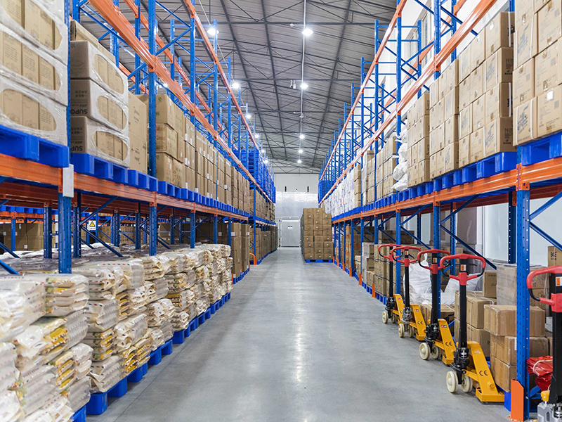 塑料托盤應（yīng）用於大型（xíng）倉庫